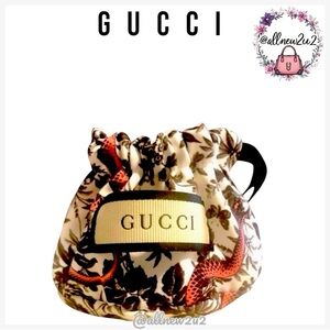 • New Gucci Authentic Dragon Print White Satin Pouch Jewelry Accessory Pouch